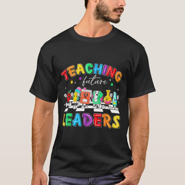 T-shirt Retro Teaching Future Leaders Groovy Teacher Back  (Devant)