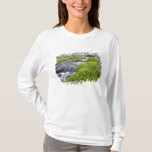 T-shirt Rivière trouble avec les fleurs sauvages roses
