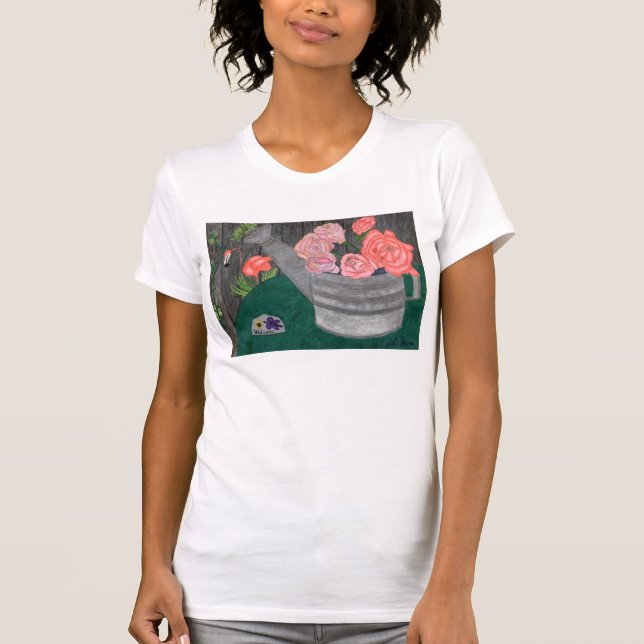 T-shirt Roses et la chemise de boîte d'arrosage par Julia (Devant)