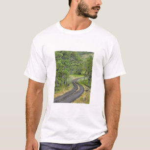 T-shirt Route de campagne à travers les arbres, Oregon