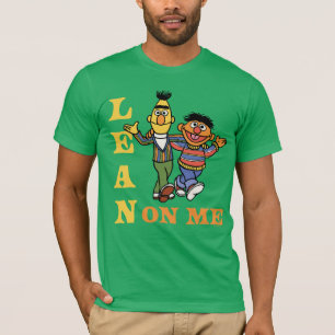 T-shirt Rue Sésame   Bert & Ernie Lean sur moi