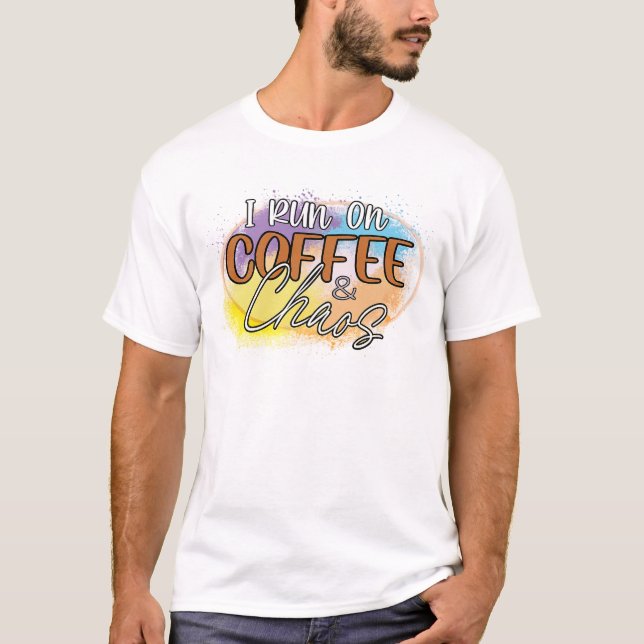 T-shirt Running on Caffeine and Chaos (Devant)