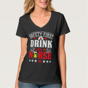 T-shirt Safety First Boire Avec Une Infirmière Sur Interna