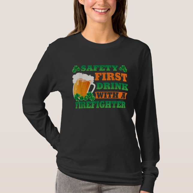 T-shirt Safety First Drink With A Firefighter  St Patricks (Devant)
