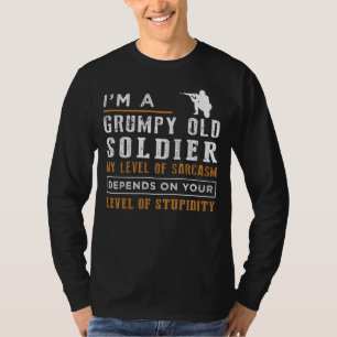 T-shirt Saluer rire avec un vieux soldat grincheux Tee - S