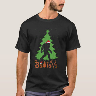 T-shirt Santaquatch Believe Bigfoot Christmas Santa Hat Xm