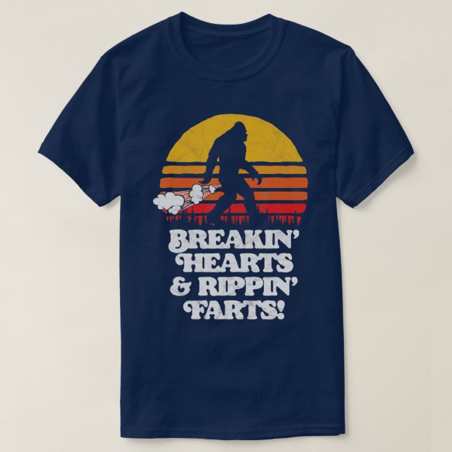 T-shirt Sasquatch Breakin Hearts Rippin Farts Funny Bigfo (Design devant)