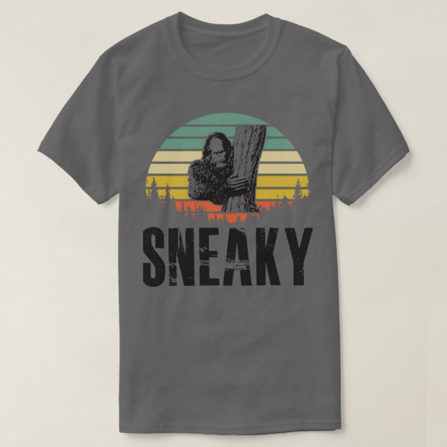 T-shirt Sasquatch sournois Bigfoot Sneaky Attitude V (Design devant)