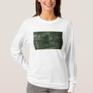 T-shirt Scène éclairée par la lune sur le lac