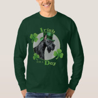 Schnauzer géant du jour de St Patrick
