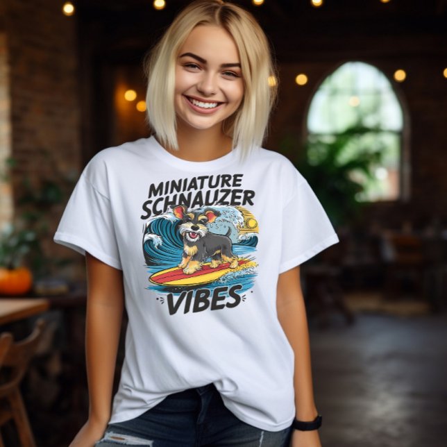 T-shirt Schnauzer Miniature Majestueux Surfant Une Vague (Créateur téléchargé)