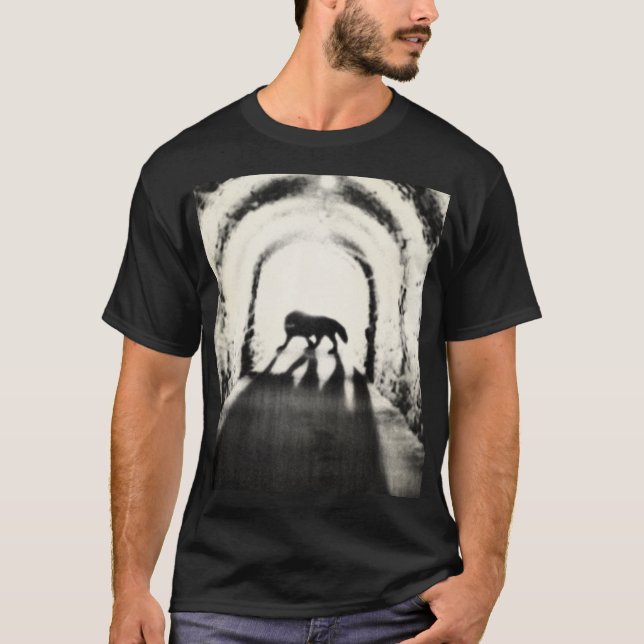 T-shirt SCP-023 / Black Shuck Wikidot image (Devant)