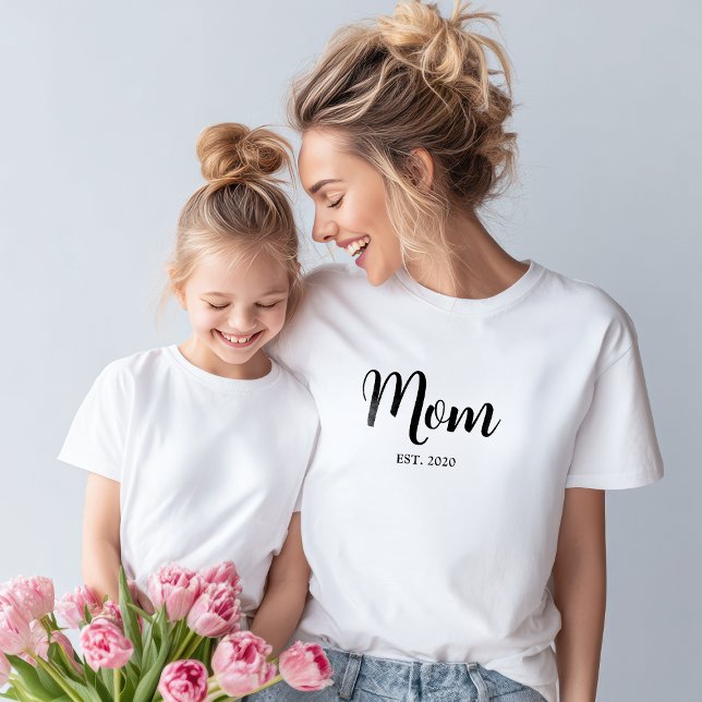 T-shirt Script noir établi maman (Mom established playful script text t-shirt - a perfect gift for Mothers day)