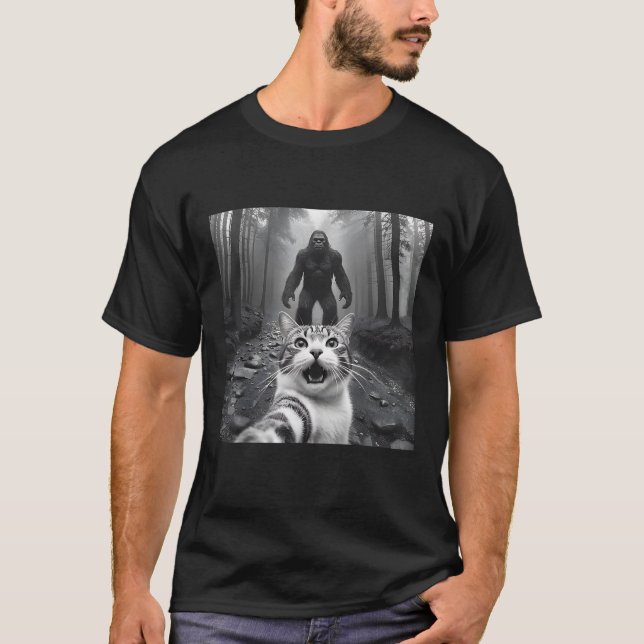 T-shirt Selfie De Chat Drôle Surpris Avec Sasquatsch (Devant)