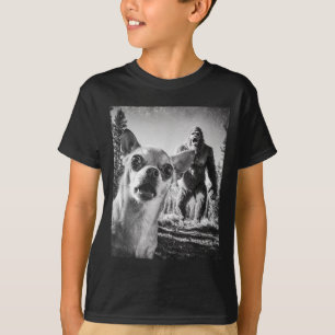 T-shirt Selfie drôle de Chihuahua avec Bigfoot Sasquatch C