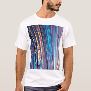 T-shirt serré gros plan de l'abstrait organique irisé