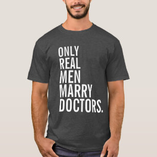 T-shirt Seulement les vrais hommes épousent des médecins