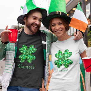 T-shirt Shamrock St Patrick vert de coeurs personnalisable