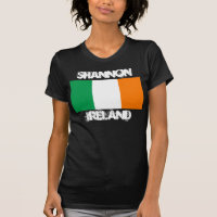 Shannon, Irlande avec le drapeau irlandais