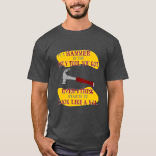T-shirt Si le marteau n'est que l'outil Tout ressemble à u