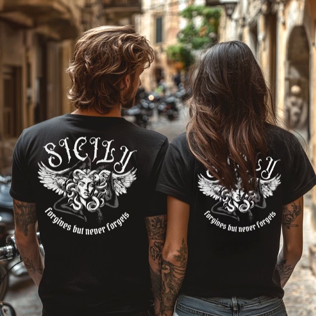 T-shirt Sicily Forgives but Never Forgets Gothic Trinacria (Sicily Forgives But Never Forgets Tattoo Gothic Trinacria Medusa T-shirt for men and women)
