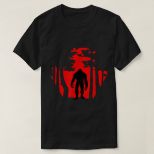 T-shirt Silhouette de Bigfoot dans la forêt rouge