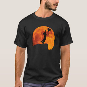 T-shirt Silhouette de chat sous la pleine lune avec un cœu
