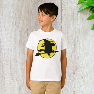 T-shirt Silhouette de sorcière volant sur un balai contre