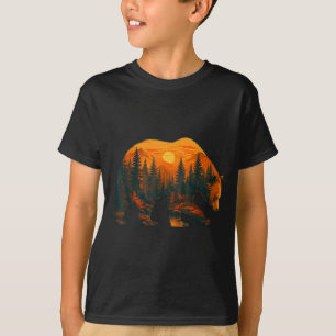 T-shirt Silhouette d'ours avec paysage forestier et couche