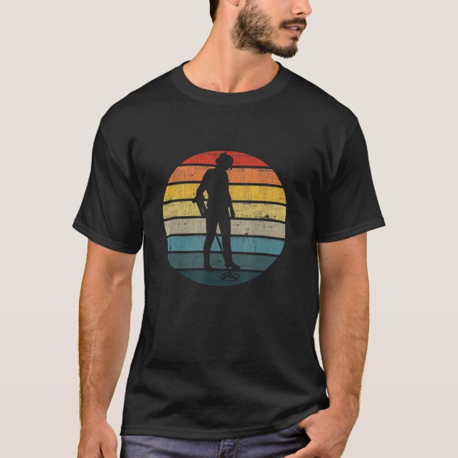 T-shirt Silhouette Du Détecteur De Métal Sur Un Su Rétro D (Devant)