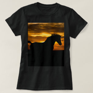T-shirt Silhouette noire de coucher du soleil de cheval