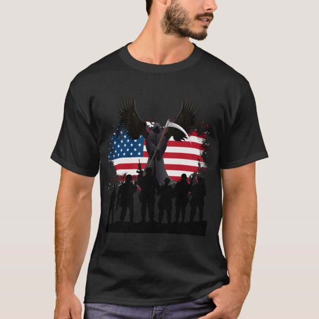 T-shirt sinistre machine derrière les soldats (Devant)