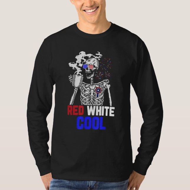 T-shirt Skeleton Drinking Coffee 4th of July Cool Red And  (Devant)