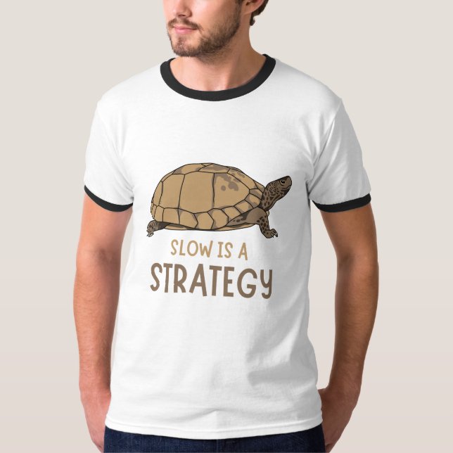 T-shirt Slow Is a Strategy – Minimal Turtle Quote Design (Devant)