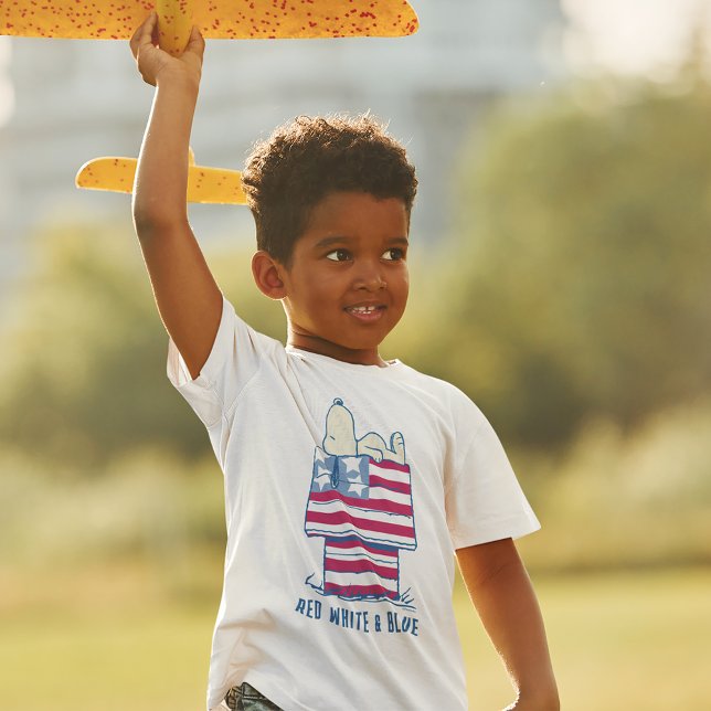 T-shirt Snoopy sur 4 juillet Dog House (Kid wearing t-shirt)