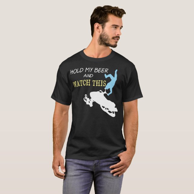 T-shirt Snowmobile la prise ma bière et observez ce (Devant entier)
