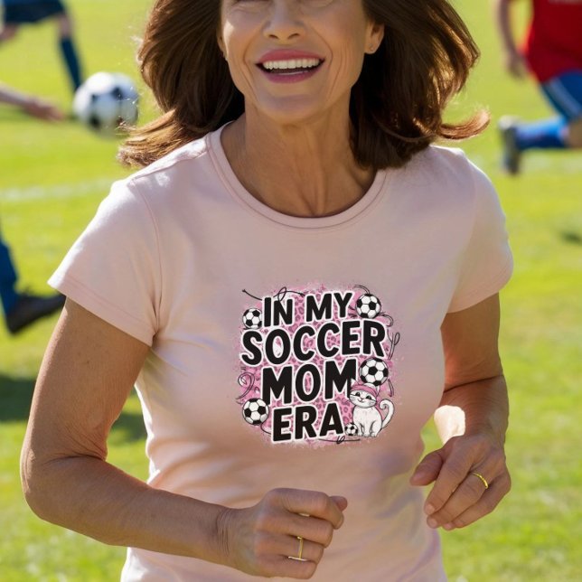 T-shirt Soccer Chat Maman Era (Soccer Mom Era T-Shirt - Perfect for Cat-Loving Soccer Moms!)