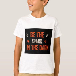 T-shirt Soyez l'étincelle dans l'obscurité : Citation insp