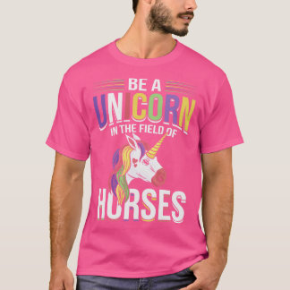 T-shirt Soyez Unicorne Dans Le Champ Des Chevaux