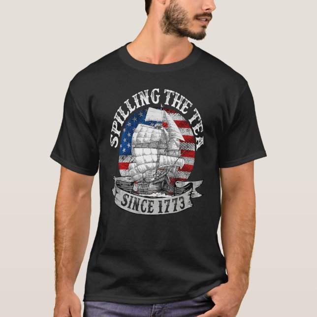 T-shirt Spilling The Tea Since 1773 Patriotic 4th Of July  (Devant)