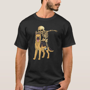 T-shirt Squelette montant un berger allemand paresseux Cos