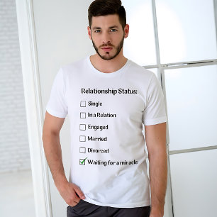 T-shirt Statut de relation amusante : En attente de Miracl