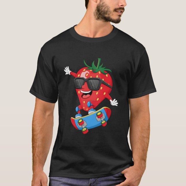 T-shirt Strawberry Riding Skateboard S (Devant)