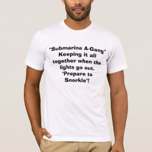 T-shirt *Submarine A-Gang* le gardant tout ensemble whe…