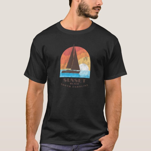T-shirt Sunset Beach NC Vacationing Sailboating Sunrise (Devant)