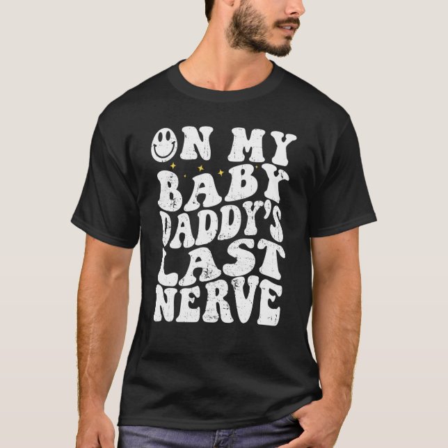 T-shirt Sur My Baby Daddy's Dernier Nerve First Time Papa  (Devant)