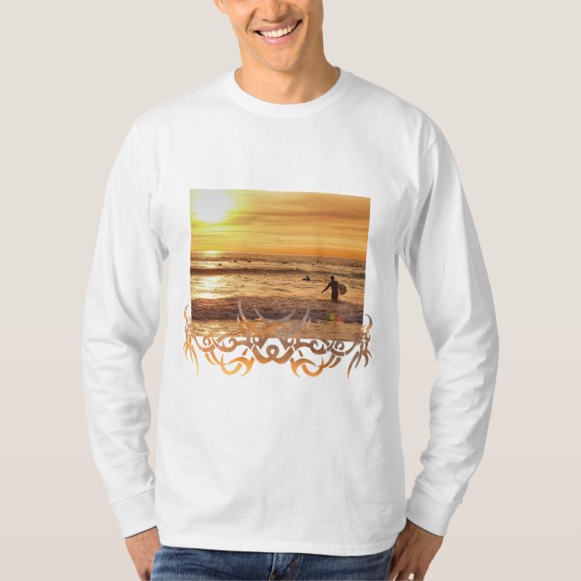 T-SHIRT SURFERS SOLEIL EN TÊTE À LA MAISON (Devant)