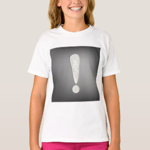 T-shirt Symbole de point d'exclamation grunge industriel