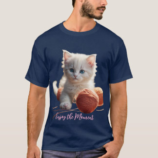 T-shirt T-ShirtProfitez du Moment Mignon Chat Jouant avec 