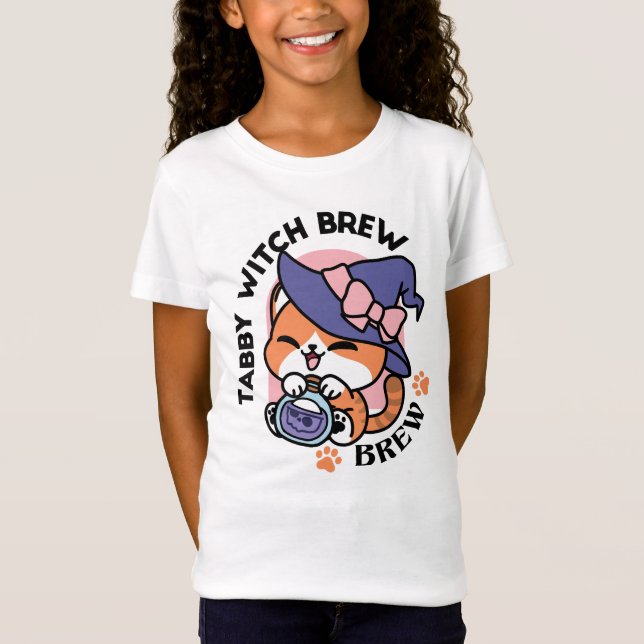 T-Shirt Tabby Witch Brew – Cute Halloween Cat Design (Devant)